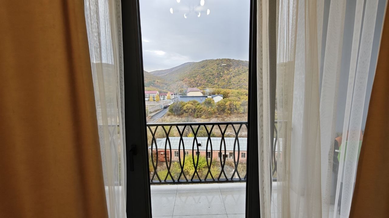 Cozy Mountain View Apartment in Alvina Complex